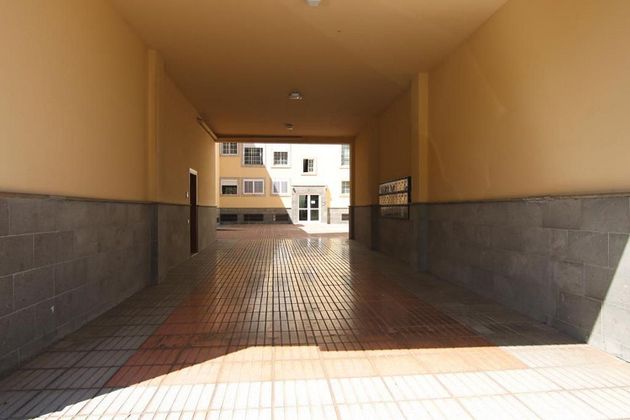 Foto 2 de Piso en venta en Los Castillos-Los Portales-Visvique de 3 habitaciones con garaje y ascensor