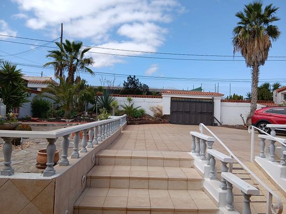 Foto 2 de Xalet en venda a Guargacho de 5 habitacions amb terrassa i piscina