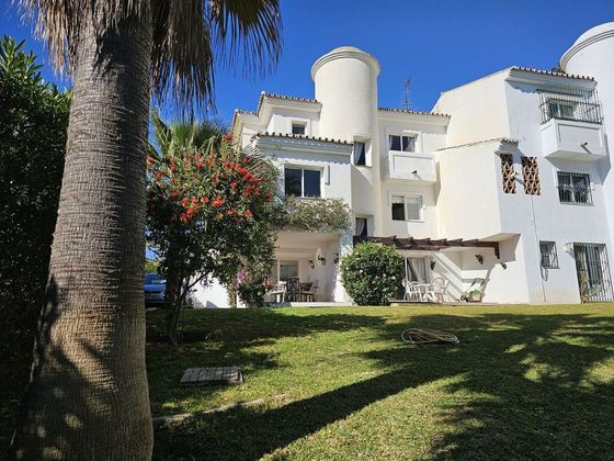 Foto 1 de Casa adossada en venda a Calahonda de 5 habitacions amb terrassa i piscina