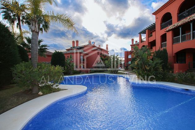 Foto 1 de Pis en lloguer a Calahonda de 2 habitacions amb terrassa i piscina