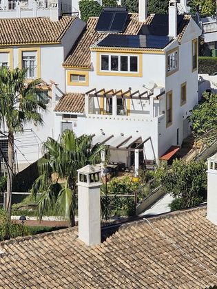 Foto 1 de Casa adossada en venda a Calahonda de 4 habitacions amb terrassa i piscina