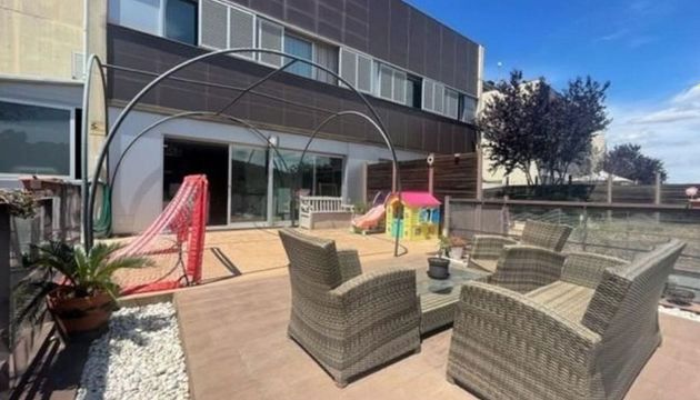 Foto 2 de Casa en venta en Canyelles de 3 habitaciones con terraza y piscina