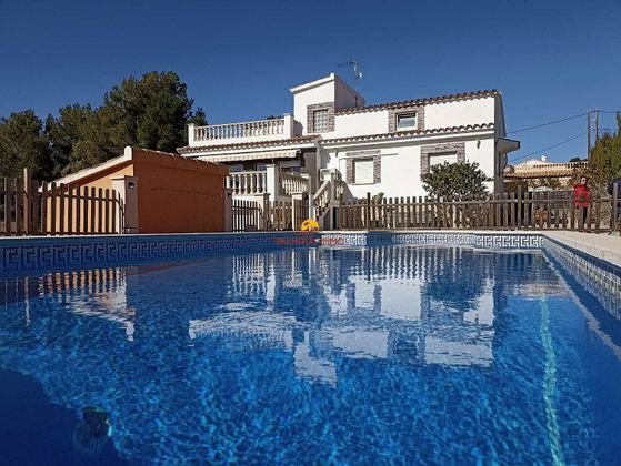 Foto 1 de Chalet en venta en Les Tres Cales de 6 habitaciones con terraza y piscina
