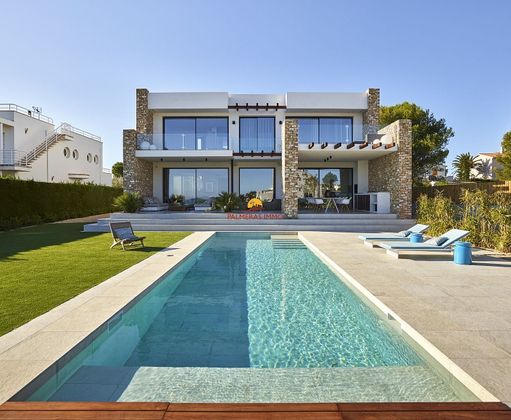 Foto 2 de Chalet en venta en Calafat de 4 habitaciones con terraza y piscina