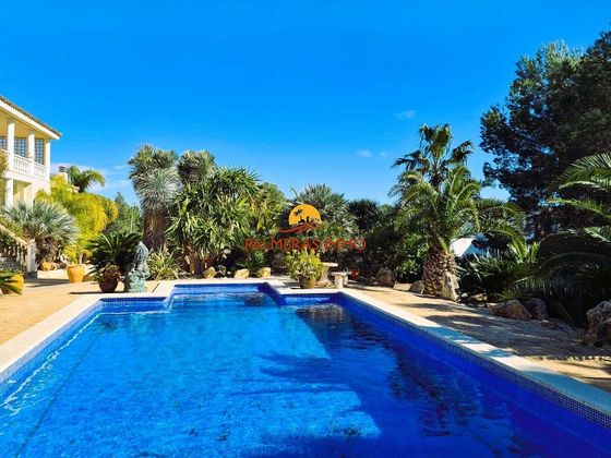 Foto 2 de Chalet en venta en Les Tres Cales de 4 habitaciones con terraza y piscina