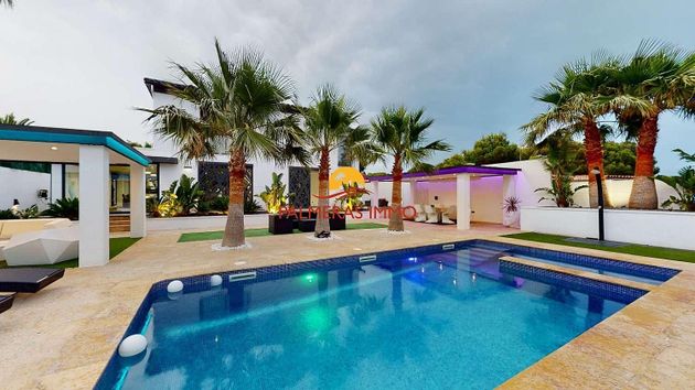 Foto 1 de Chalet en venta en L'Ametlla de Mar de 4 habitaciones con terraza y piscina