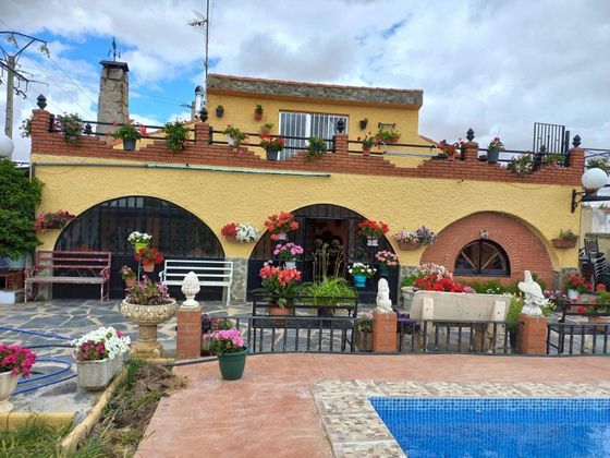 Foto 2 de Chalet en venta en Calvarrasa de Abajo de 3 habitaciones con terraza y piscina