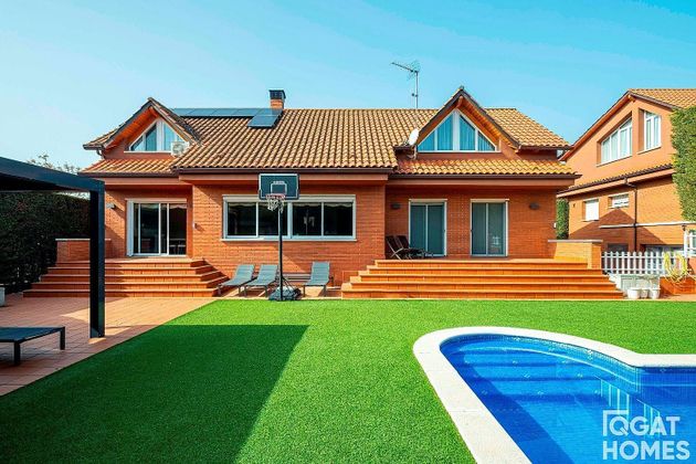 Foto 2 de Xalet en venda a Mira-sol de 7 habitacions amb piscina i garatge