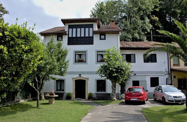 Foto 2 de Casa adossada en venda a Piloña de 4 habitacions amb garatge i jardí