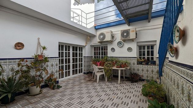 Foto 2 de Casa adossada en venda a Centro - Puertollano de 6 habitacions amb terrassa i jardí
