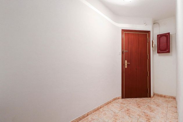 Foto 1 de Piso en venta en Gavarra de 3 habitaciones con balcón y ascensor