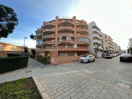 Foto 2 de Local en venda a calle Girona de 474 m²
