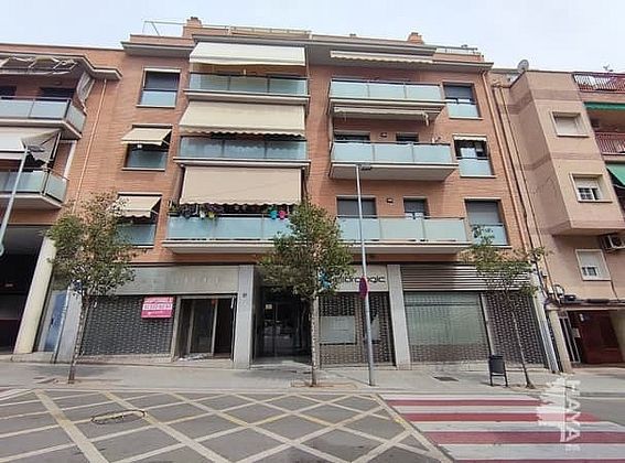 Foto 1 de Venta de local en La Plana de 725 m²