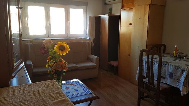 Foto 2 de Venta de piso en calle Alcalá de 2 habitaciones con aire acondicionado y calefacción