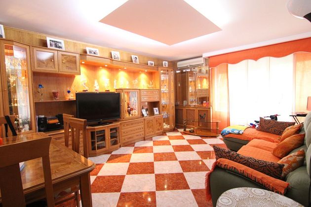 Foto 1 de Venta de piso en Pradolongo de 3 habitaciones con garaje y aire acondicionado