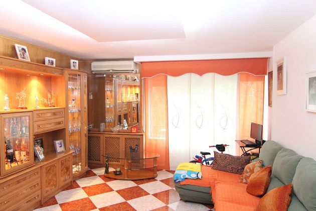 Foto 2 de Venta de piso en Pradolongo de 3 habitaciones con garaje y aire acondicionado