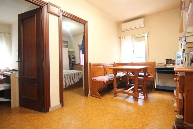 Foto 2 de Venta de piso en Pradolongo de 2 habitaciones con aire acondicionado