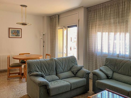 Foto 1 de Pis en venda a Sant Vicenç dels Horts de 4 habitacions amb terrassa i calefacció