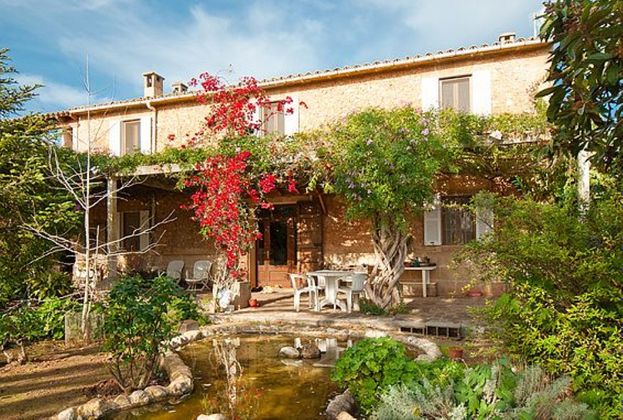 Foto 1 de Casa rural en venda a Es Garrovers de 4 habitacions amb terrassa i piscina