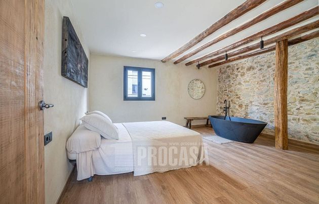 Foto 2 de Casa en venda a Garriguella de 2 habitacions amb terrassa i piscina