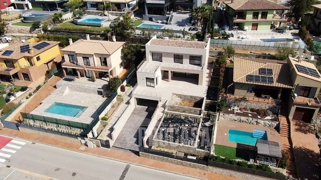 Foto 2 de Venta de chalet en Palau-Saverdera de 4 habitaciones con terraza y piscina