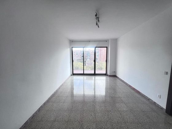 Foto 1 de Piso en venta en La Salut - Lloreda de 4 habitaciones con balcón y ascensor