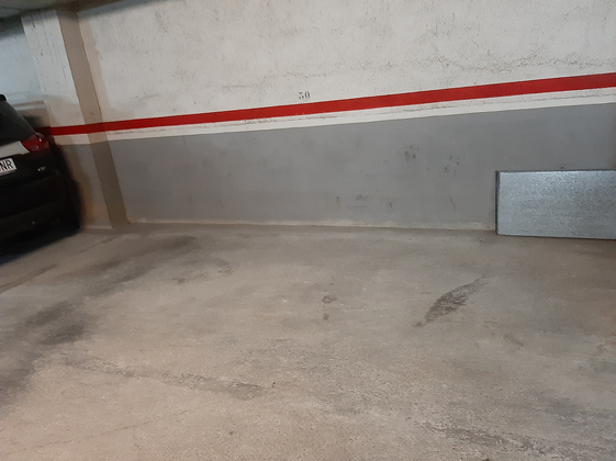 Venta de garajes en Casagemes - Canyadó, Badalona · Comprar 3 garajes