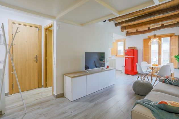 Foto 2 de Alquiler de ático en El Raval de 1 habitación con muebles y aire acondicionado