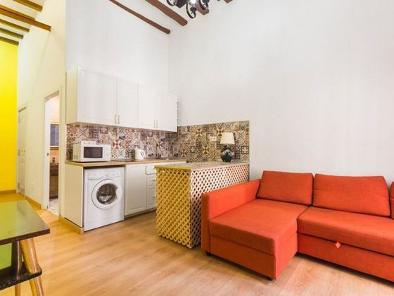 Foto 1 de Piso en alquiler en El Gòtic de 1 habitación con terraza y muebles