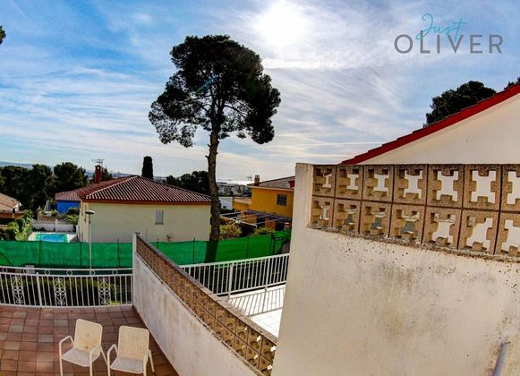 Foto 2 de Casa adossada en venda a avenida Del Mirador de 4 habitacions amb terrassa i garatge