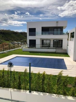 Foto 2 de Xalet en venda a El Castillo de 4 habitacions amb terrassa i piscina