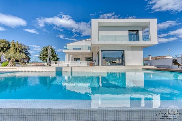 Foto 1 de Casa en venta en Avinyonet de Puigventós de 5 habitaciones con terraza y piscina