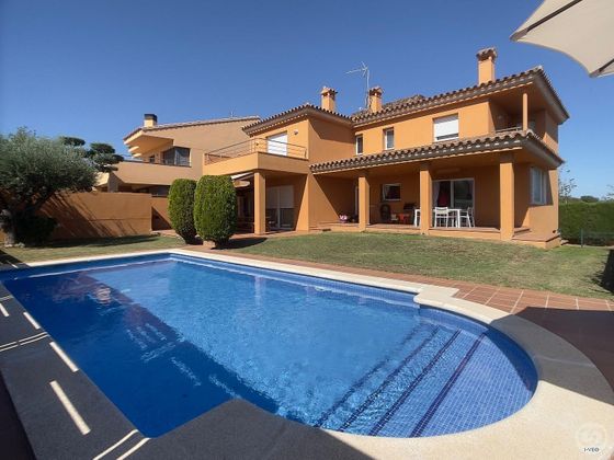 Foto 1 de Casa en venda a Vilafant de 4 habitacions amb terrassa i piscina