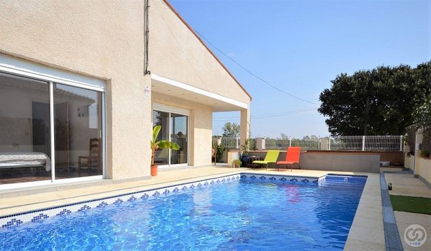 Foto 1 de Casa en venda a Sant Miquel de Fluvià de 4 habitacions amb terrassa i piscina
