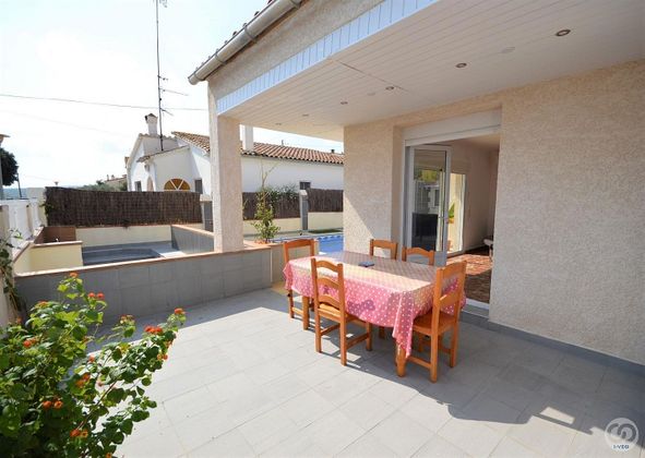 Foto 2 de Casa en venta en Sant Miquel de Fluvià de 4 habitaciones con terraza y piscina