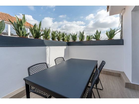 Foto 2 de Alquiler de ático en Les Corts de 4 habitaciones con terraza y muebles
