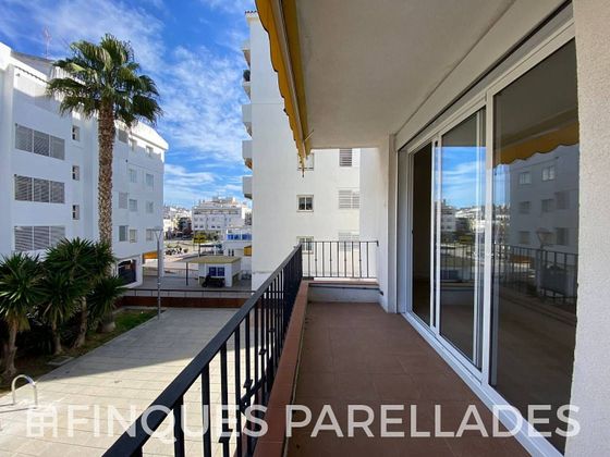 Foto 2 de Piso en venta en Vallpineda - Santa Bàrbara de 4 habitaciones con terraza y piscina