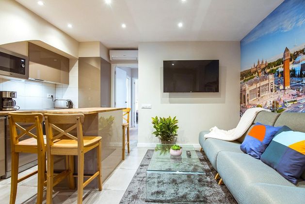 Foto 1 de Venta de piso en Sants de 7 habitaciones con terraza y aire acondicionado