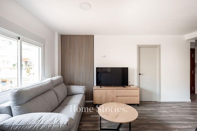 Foto 2 de Pis en lloguer a La Malva-rosa de 4 habitacions amb mobles i aire acondicionat