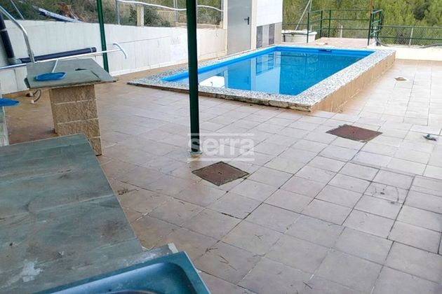 Foto 1 de Venta de casa en Torrelles de Foix de 4 habitaciones con terraza y piscina