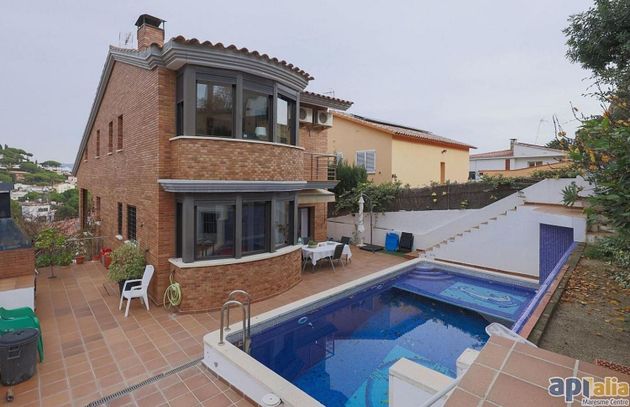 Foto 2 de Venta de chalet en Premià de Dalt de 5 habitaciones con terraza y piscina