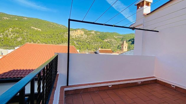 Foto 1 de Venta de casa adosada en Arañuel de 4 habitaciones con terraza y balcón