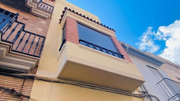 Foto 2 de Casa adossada en venda a Centro - Villarreal de 5 habitacions amb terrassa