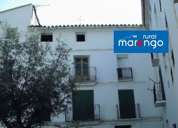 Foto 1 de Casa adossada en venda a Montán de 10 habitacions amb terrassa i balcó