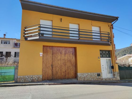 Foto 2 de Casa en venta en Sant Joan les Fonts de 4 habitaciones con piscina y garaje