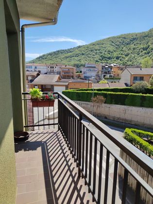 Foto 2 de Dúplex en venda a Sant Joan les Fonts de 4 habitacions amb terrassa i garatge