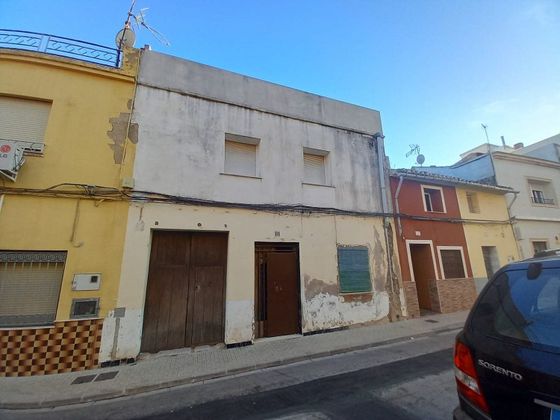 Foto 1 de Xalet en venda a calle Sant Benet de 5 habitacions amb terrassa