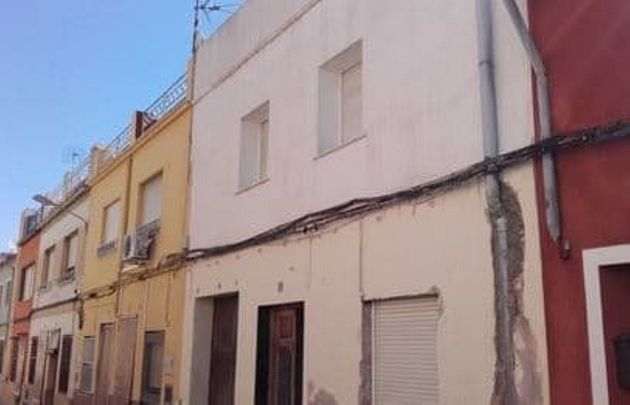 Foto 2 de Venta de chalet en calle Sant Benet de 5 habitaciones con terraza