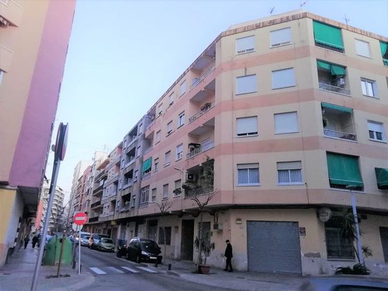 Foto 1 de Venta de piso en calle De Joan Ramon Jiménez de 4 habitaciones y 106 m²