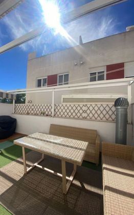 Foto 2 de Casa en venda a calle Escriptor Vicent Andrés Estellés de 3 habitacions amb terrassa i garatge